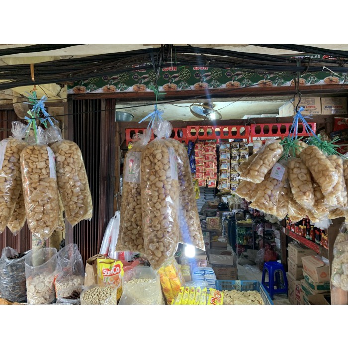 

Kerupuk Krecek Rambak Sapi 1kg (1 bal) cap TULIP (untuk sayur)