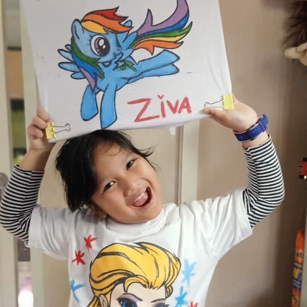 

pernakpernik- Goodiebag Bingkisan Kado Kaos Lukis Mewarna Karakter Hello Kitty Elsa