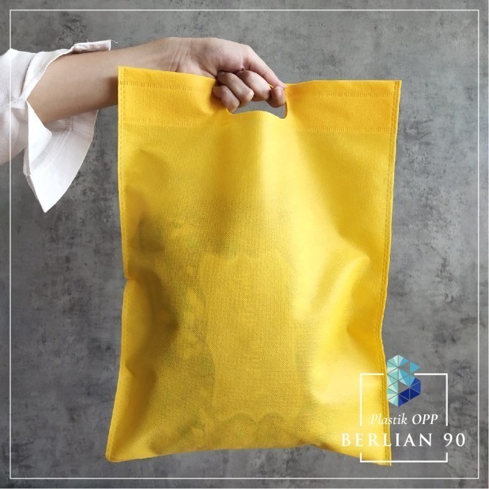 

pernakpernik- Tas Spunbond Oval 30x40 Cm Goodie Bag Oval Tas kain Polos per Pack