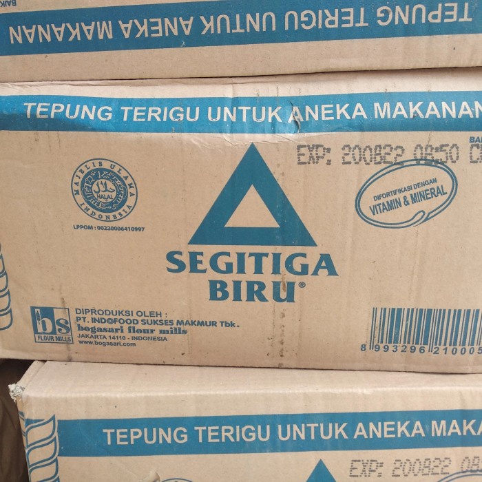 

Tepung Terigu Cap Segitiga Biru 1 dus / 1 Karton 12 kg isi 12 pcs 1 kg