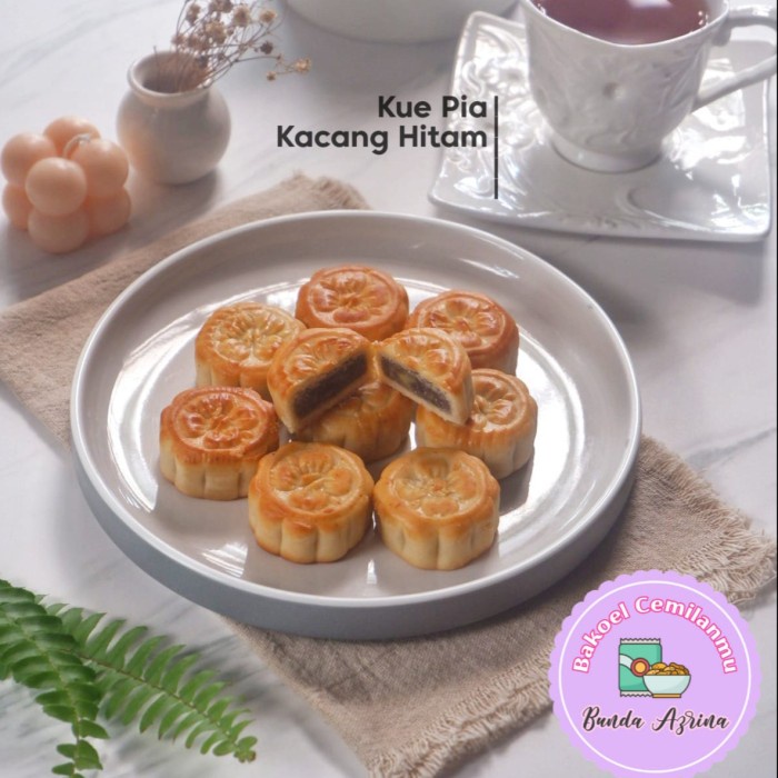 

kue pia kacang hitam teratai wangi enak nikmat dan bikin nagih