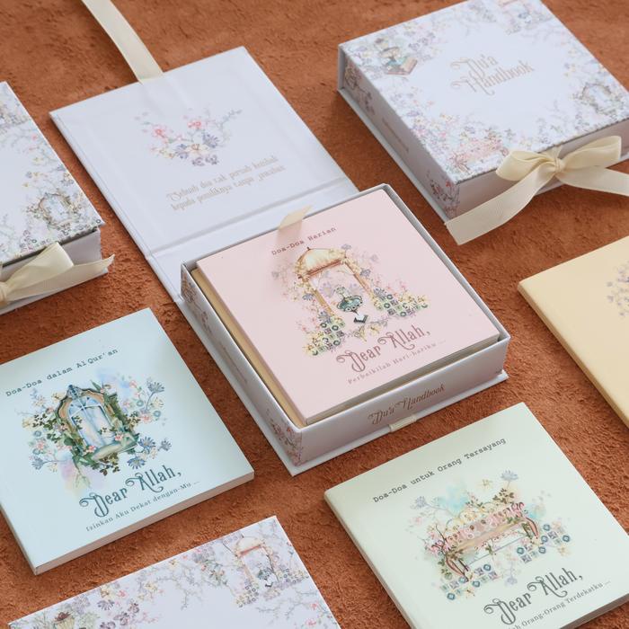 

MADINAQURAN -BUKU DOA SET LENGKAP (DOA HARIAN, DZIKIR PAGI PETANG, DOA DALAM AL QURAN, DOA UNTUK