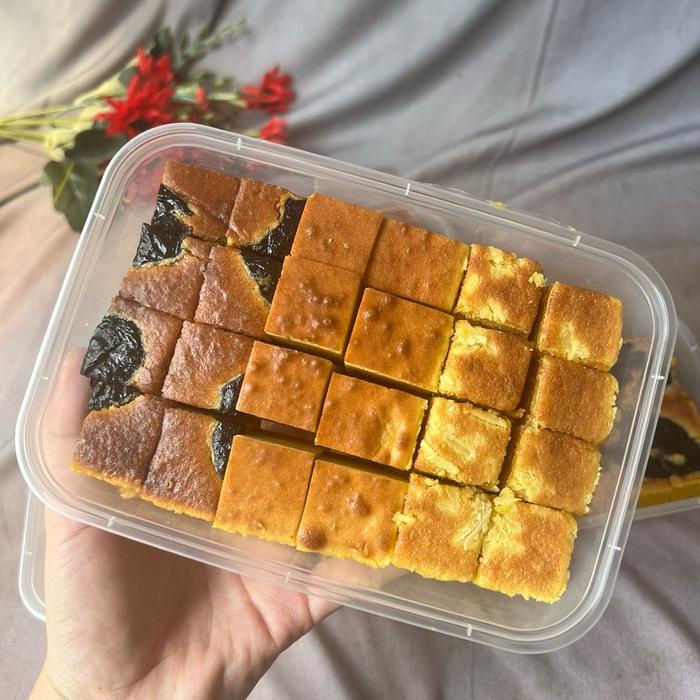 

Lapis legit dadu 3 varian rasa keju,prunes,premium isi 24potong