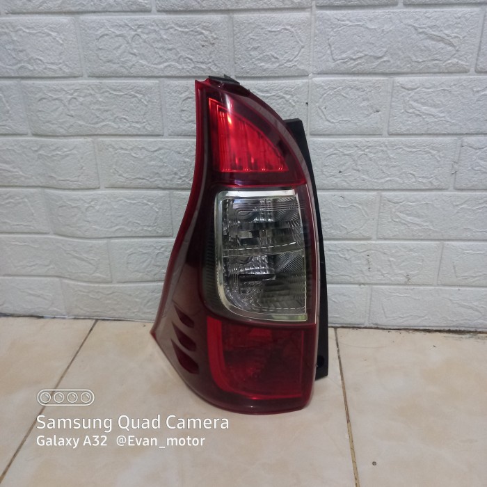 Stoplamp Lampu Belakang Avanza Veloz Tahun 2017 (Bekas)