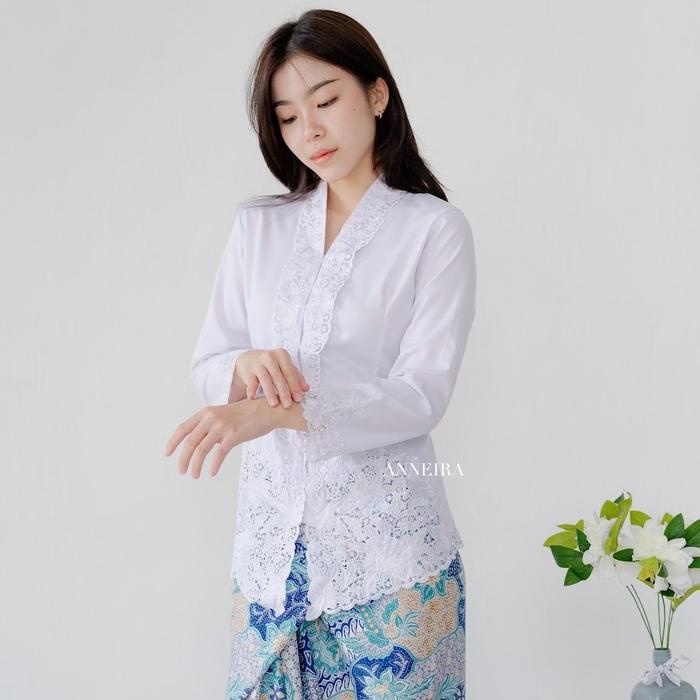 KEBAYA PUTIH MODERN LENGAN PANJANG (MORA) TERBARU