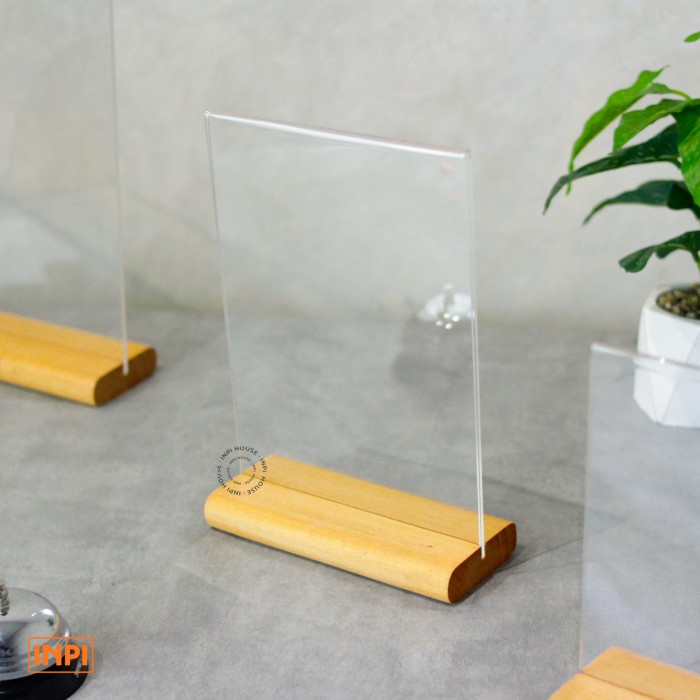 

TERJAMIN Stand Display Menu Kayu Akrilik - INPI House