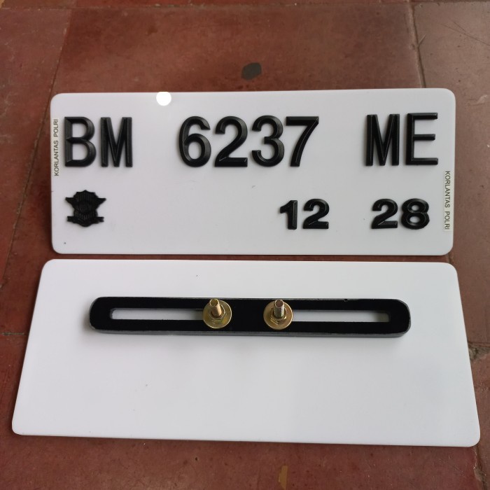

STOK TERBATAS CUSTUM Plat_Nomor_Motor Akrilik Timbul Cover PUTIH Baut Tanam - Lancip segi 5