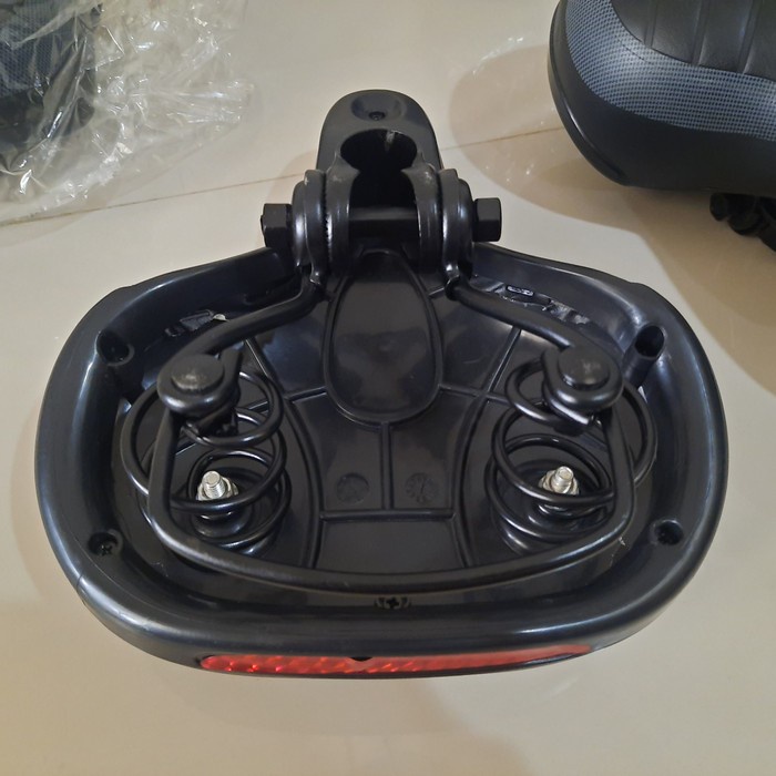 Sadel Lebar Empuk / Sadel Peer Sepeda Lipat Seli / Sadel Besar - Genio -Gratisongkir