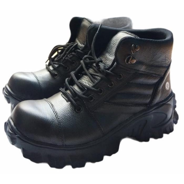 New Sepatu Safety Boots / Safety Shoes Pria Hitam Sol Karet Ujung Besi