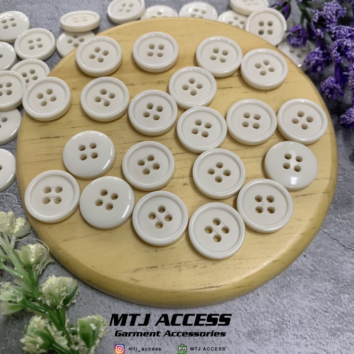 

Kancing 144 pcs ukuran 24 (1,5 cm) Putih Tulang