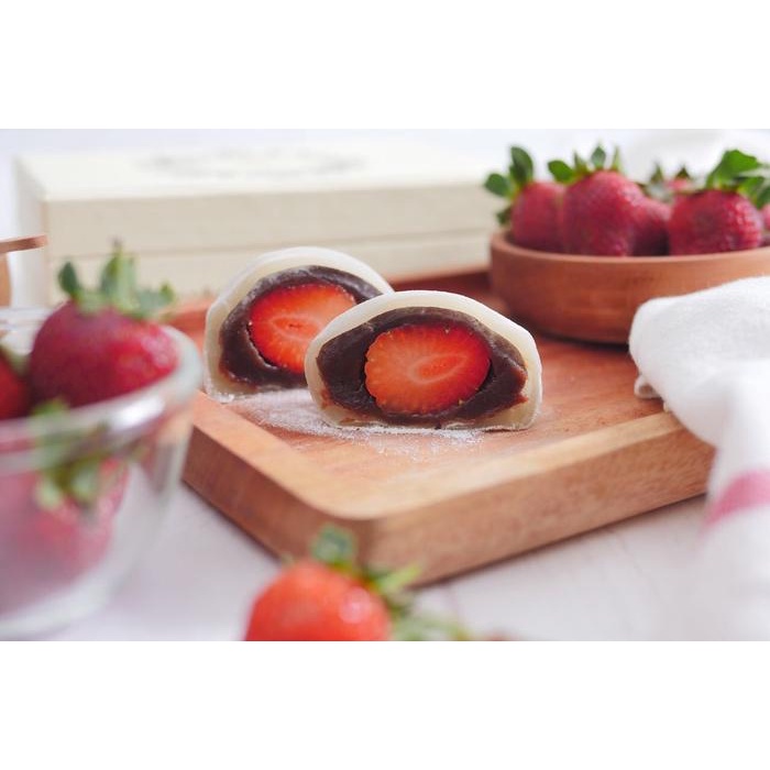 

Mochamochi Ichigo Daifuku White