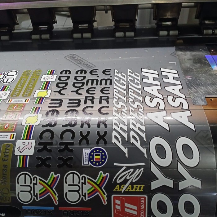 

TERLARIS Cetak Stiker TRANSPARAN Super Clear MAXDECAL Tinta UV dan Tinta Putih