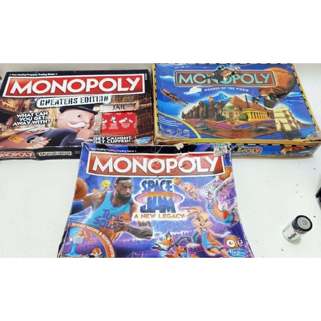 junk minus part hasbro monopoly space jam, wonder of the world, cheaters edition board