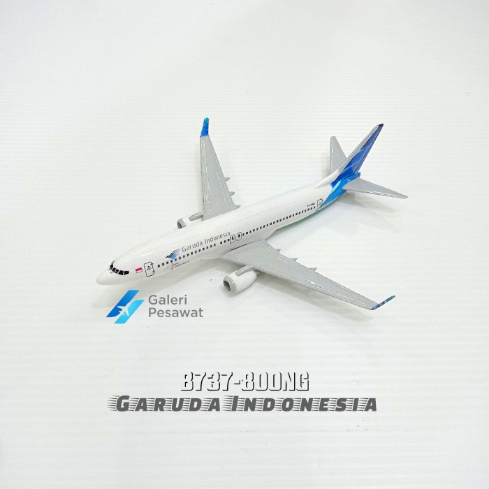 REPLIKA MINIATUR PESAWAT GARUDA INDONESIA B737-800NG