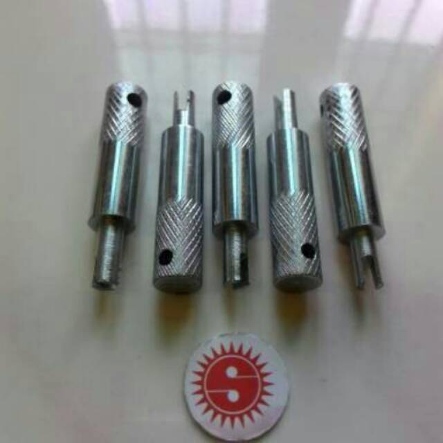 KUNCI PENTIL BAN / ALAT BUKA PENTIL BAN / BUKAAN PENTIL BAN
