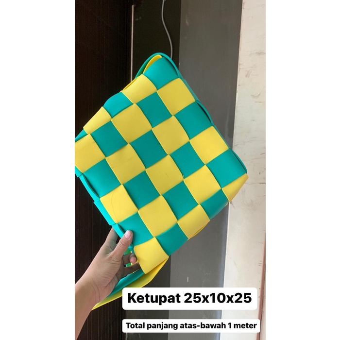 

monggo] ketupat busa hiasan 25x 25 x 10 cm panjang 1 meter satuan