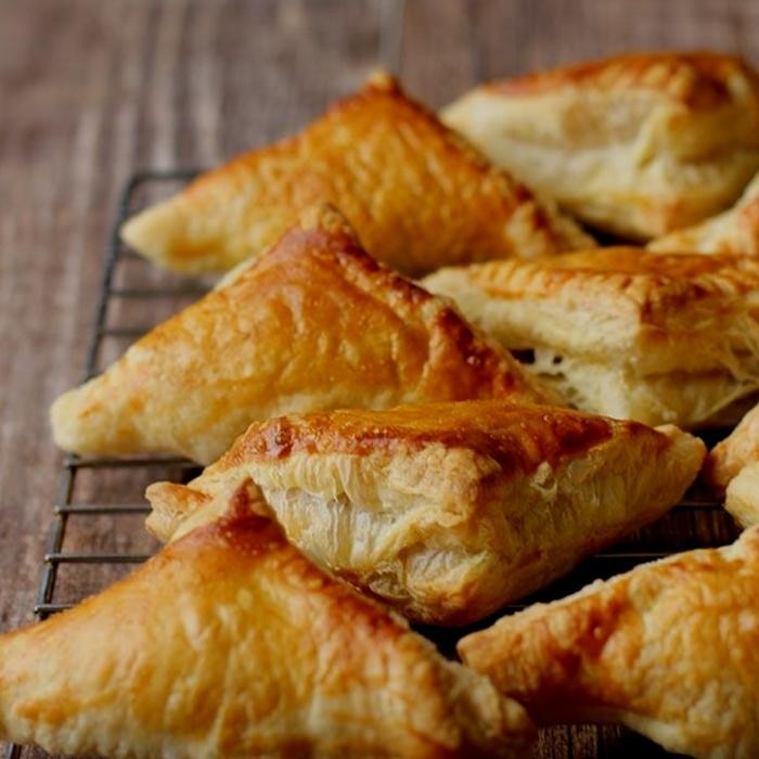 

BisaInstan- TUNA PUFF PASTRY.. 1 pack isi 4