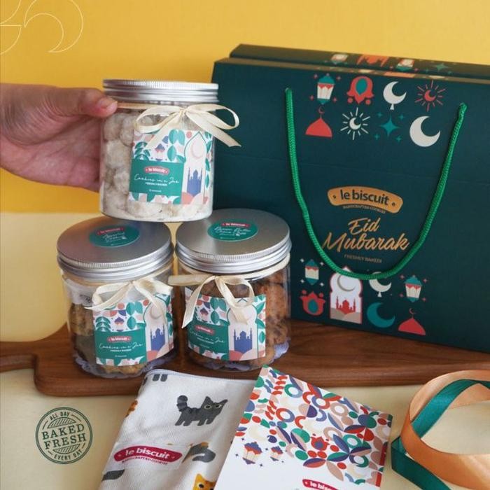 

Kirim,HariYgSama- le biscuit Parcel Hampers Lebaran Idul Fitri - 3 Jar Soft Cookies