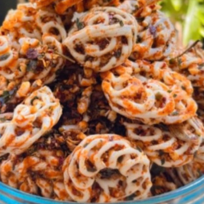 

Sajiandapur Krupuk Seblak Rafael Sebring Kerupuk Mawar Pedas Daun Jeruk / 100 Gr & 250 Gr