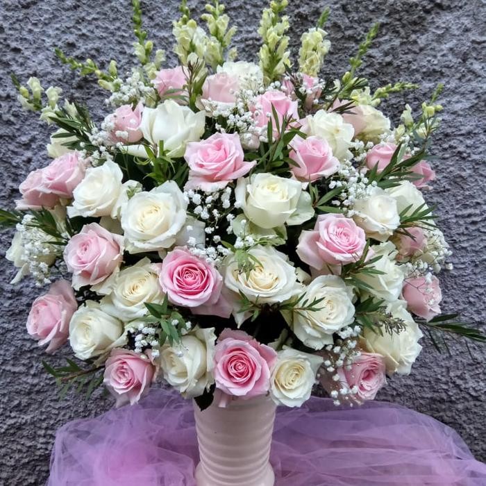 Rangkaian bunga meja bunga pot bunga vas bunga mawar lily casablanca bunga meja kado ultah Bunga