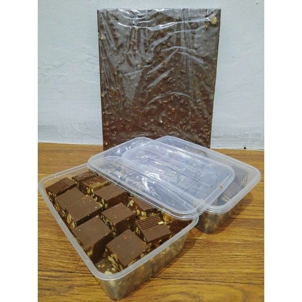

Cemal Cemil Makyus Coklat Premium Es'Q Blok 1Kg Isi Almond + Free Bubble