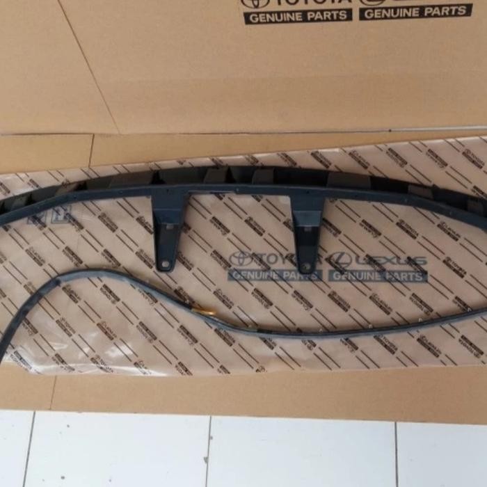 Breket Gril Fortuner 2012-2015 Original