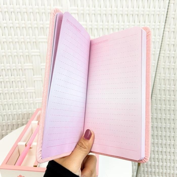 

LANGSUNG DI CO PAKET ALAT TULIS 2IN1 ISI 1 BUKU+1 PULPEN DENGAN BOX CANTIK WARNA PINK