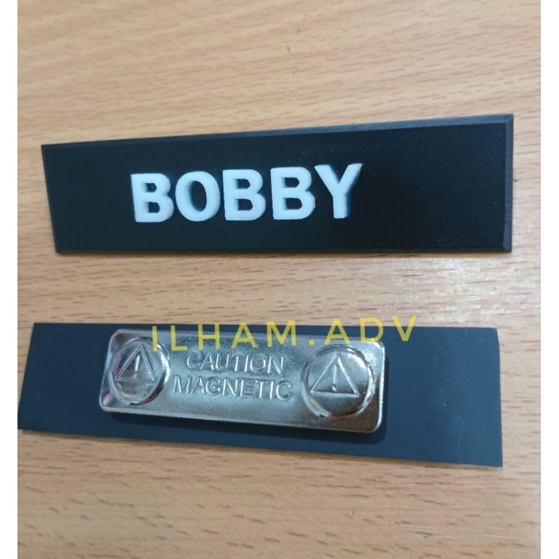 

papan nama timbul akrilik doff full ~ peniti /magnet