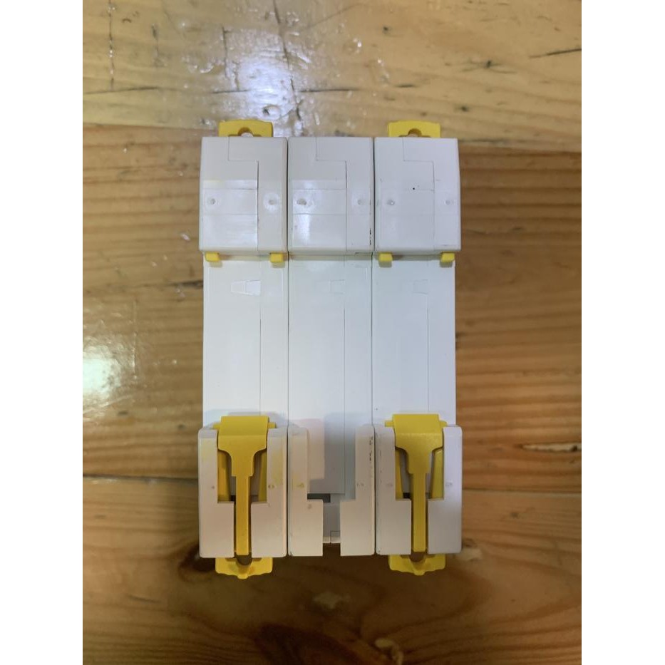 MCB IC60N 3P 32A SCHNEIDER