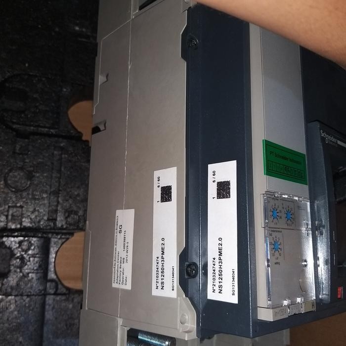 NS1250H 1250A 3P 65KA MANUAL SCHENEDER