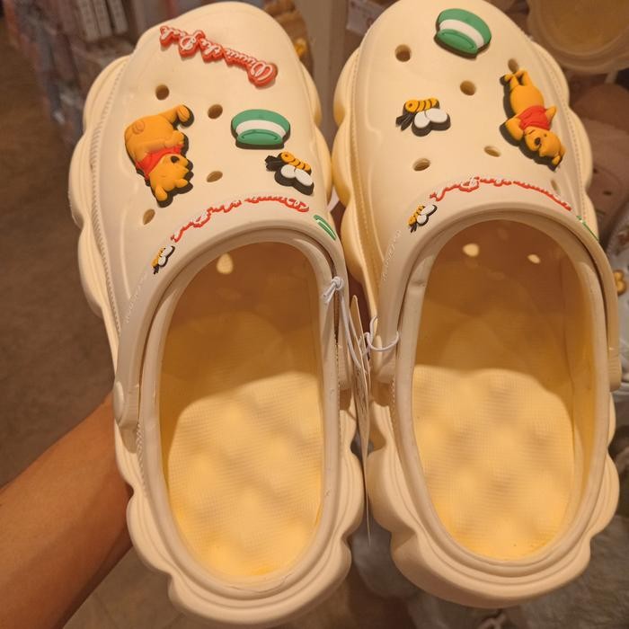 Sandal Miniso Menggemaskan - Disney Winnie the Pooh Hollow Slippers