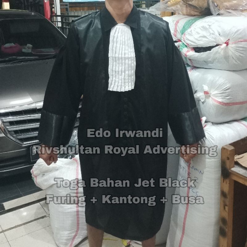 

Toga Advokat Pengacara dan Jaksa bahan Jet B Pakai Kantong dan Busa Ready Berkualitas