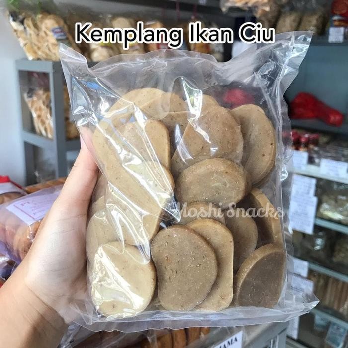 

PastikanDikirimLgsg- Kerupuk Kemplang Mentah Ikan Ciu (Bulat Besar) 500gr Asli Bangka