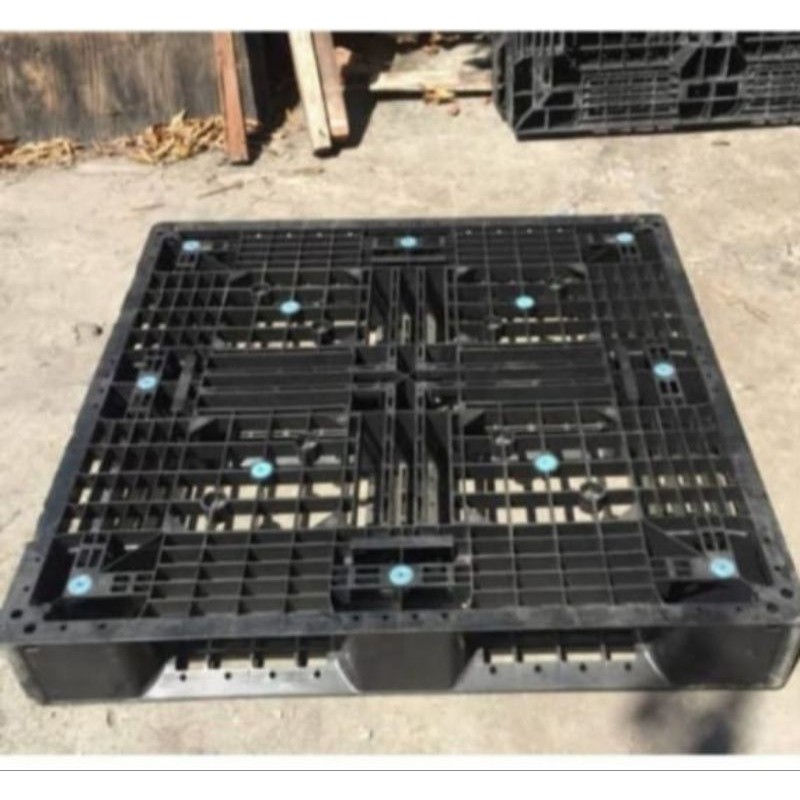 

palet plastik bekas berkualitas 110x110x12