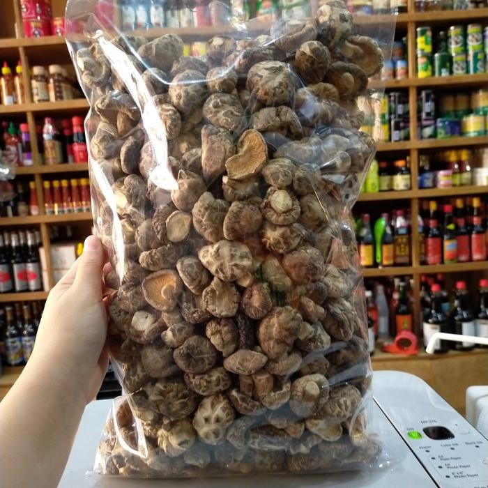 

BnyKBonusBelidiMari- Jamur Hioko Kering/ Dried Shitake Mushroom uk. 2-3cm 1kg (TEBAL)