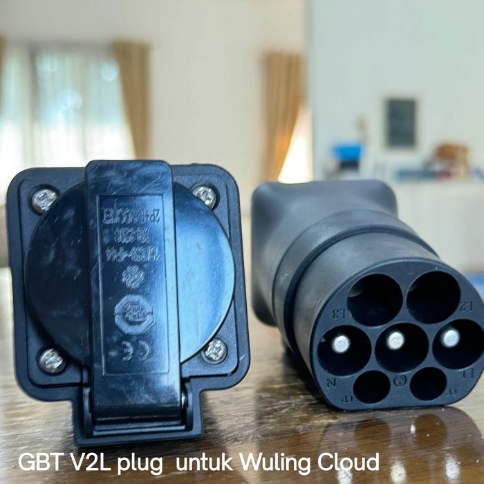 MASIH ADA. GBT V2L PLUG UNTUK WULING CLOUD , DENGAN ALAT INI BISA AMBIL LISTRIK DAYA 220V DARI