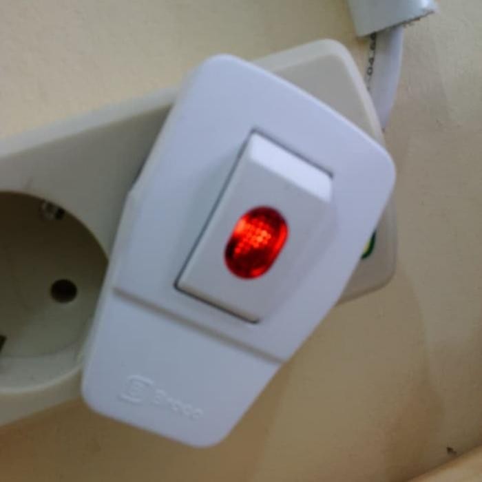 STEKER ON OFF BROCO / COLOKAN LAMPU BROCO COLOKAN SAKLAR