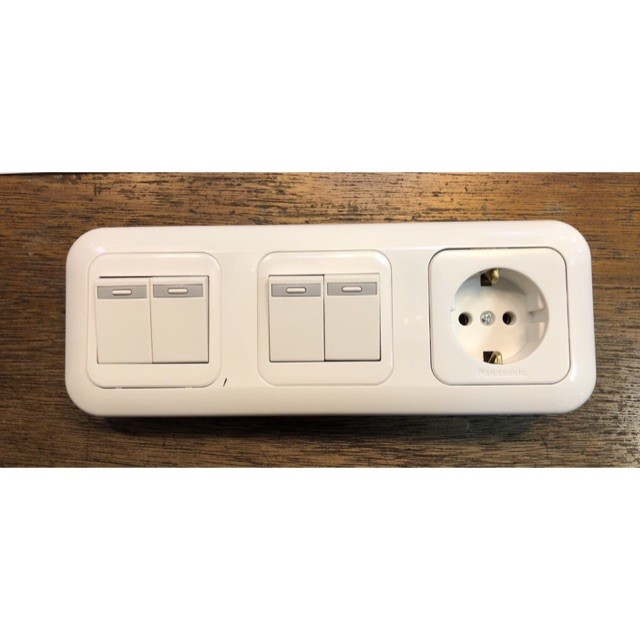 TerbaikTerlarisNIh- STOP KONTAK + SAKLAR 4 3gang PANASONIC