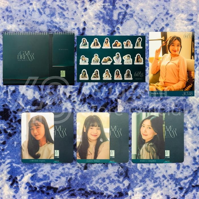 

JKT48 Official Kalender 2025 - A Gaze Of Dream