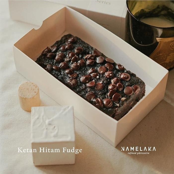 

NAMELAKA KETAN HITAM FUDGE