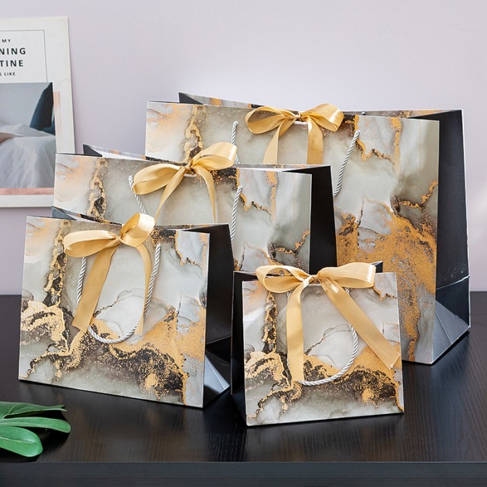 

Happy- RUMAH KRAVE - Dark Marble Paperbag Hitam Marmer Elegan Tas Kado Hadiah