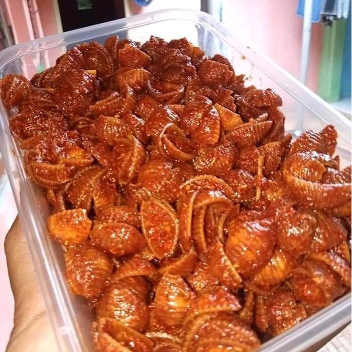 

JTTOP" MAKARONI KERANG GURIH KEMASAN BOX 500ML BERAT 210GRAM CEMILAN SNACKS PEDAS