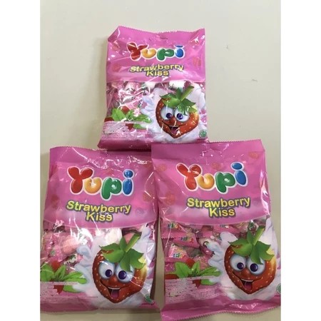 

Permen Yupi Mango Yupi Strawberry Kiss Yupi Fruity Puff permen kenyal,manis 120gr