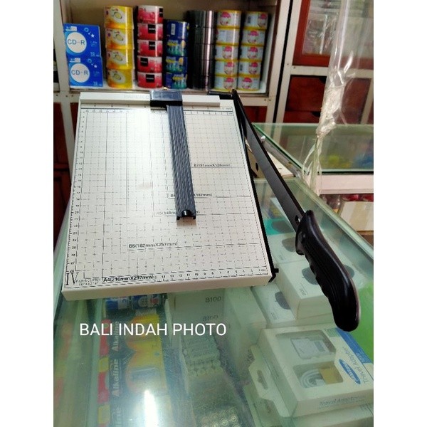 

Pemotong Kertas A4 B4