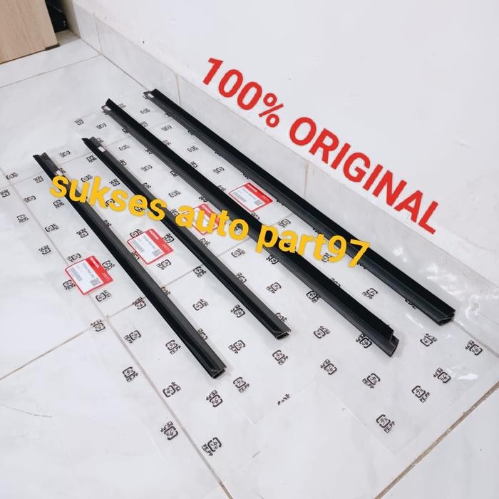 Pelipit Karet Kaca Luar Jazz Rs Ge8 20-2013 Harga 1Set Original