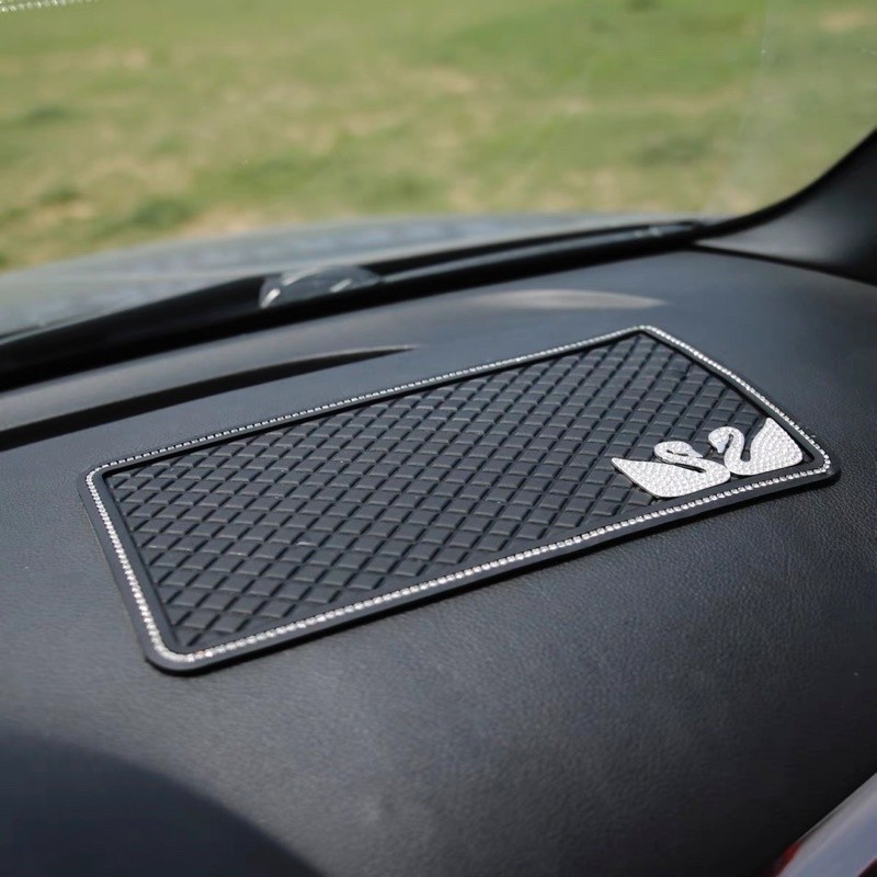 anti selip mobil dasbord mobil 2 swan angsa 2 anti selip mobil swan angsa hitam alas mobil dasbor