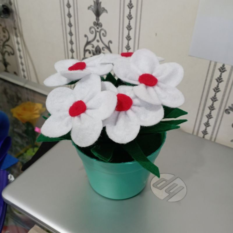 Eleganterra Bunga Hias Meja Kain Flanel / Bunga Hias Ruang Tamu / Bunga Rak Sudut /Bunga Shabby