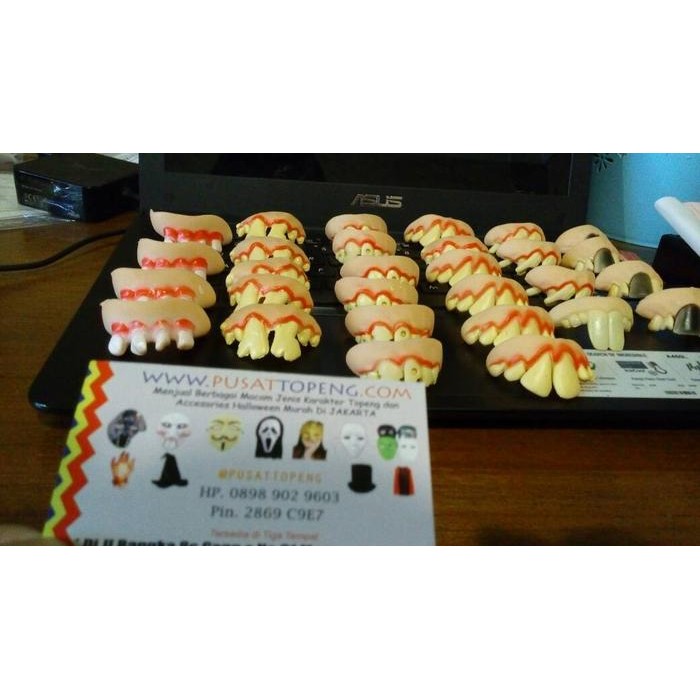 PERLENGKAPAN HALLOWEEN GIGI PALSU TONGGOS kARET