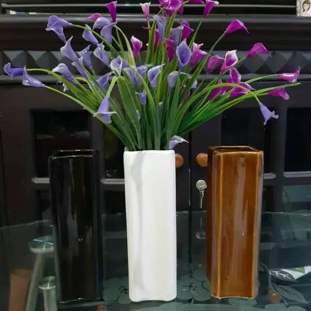 Keramik/ Vas Bunga Corong Tulip