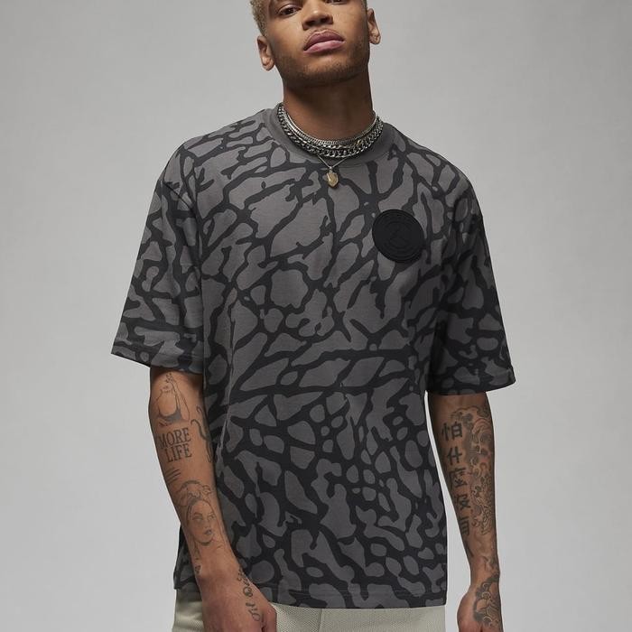 TERLARIS KAOS MENS NIKE JORDAN X PARIS SAINT GERMAIN M J PSG STMT SS GFX TEE dark grey oversized